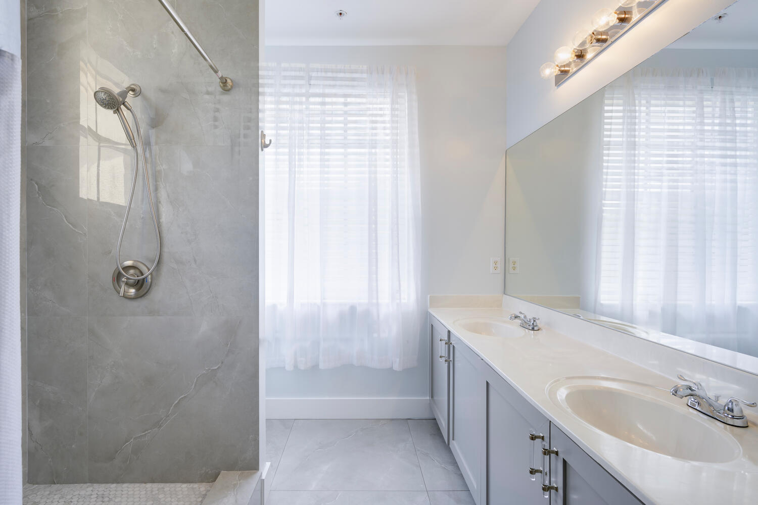 1116 University Boulevard, Unit 20 Jupiter, FL 33458 - Photo 16 of 22 Master Bath