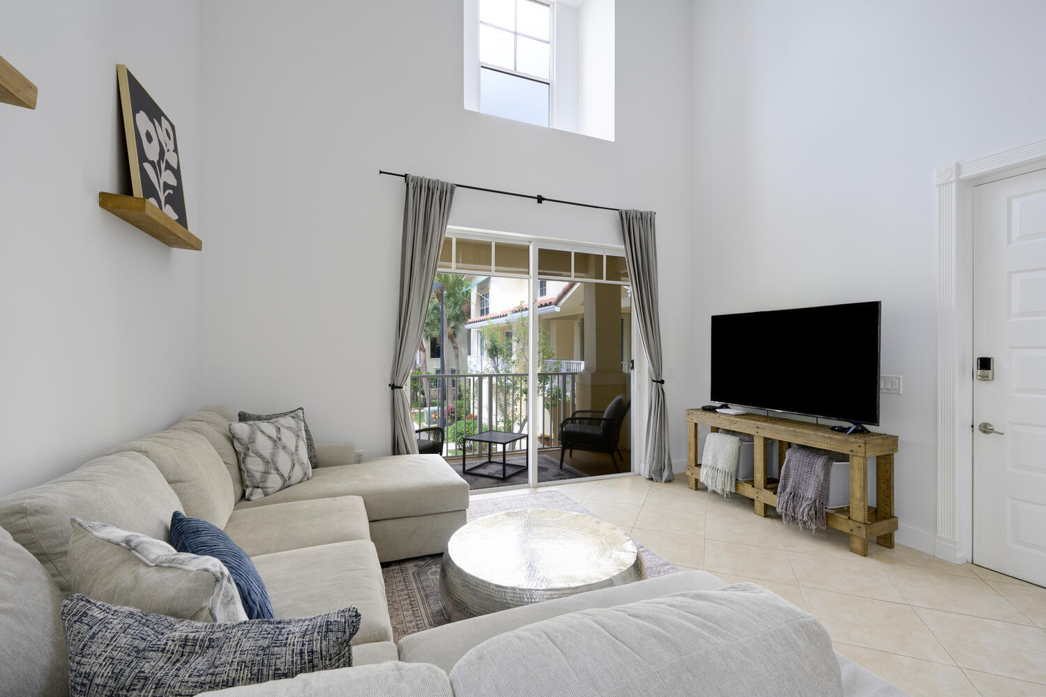 1116 University Boulevard, Unit 20 Jupiter, FL 33458 - Photo 5 of 22 Living