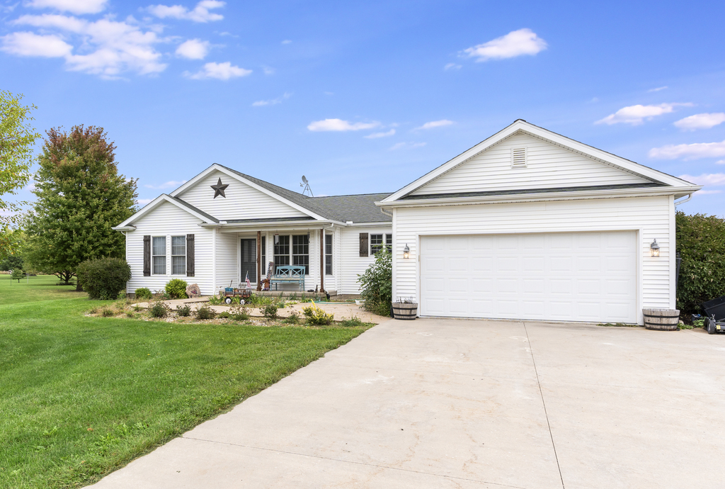 3964 East 2259th Road Serena, IL 60549 - Photo 36 of 36 a front view of house with yard and green space