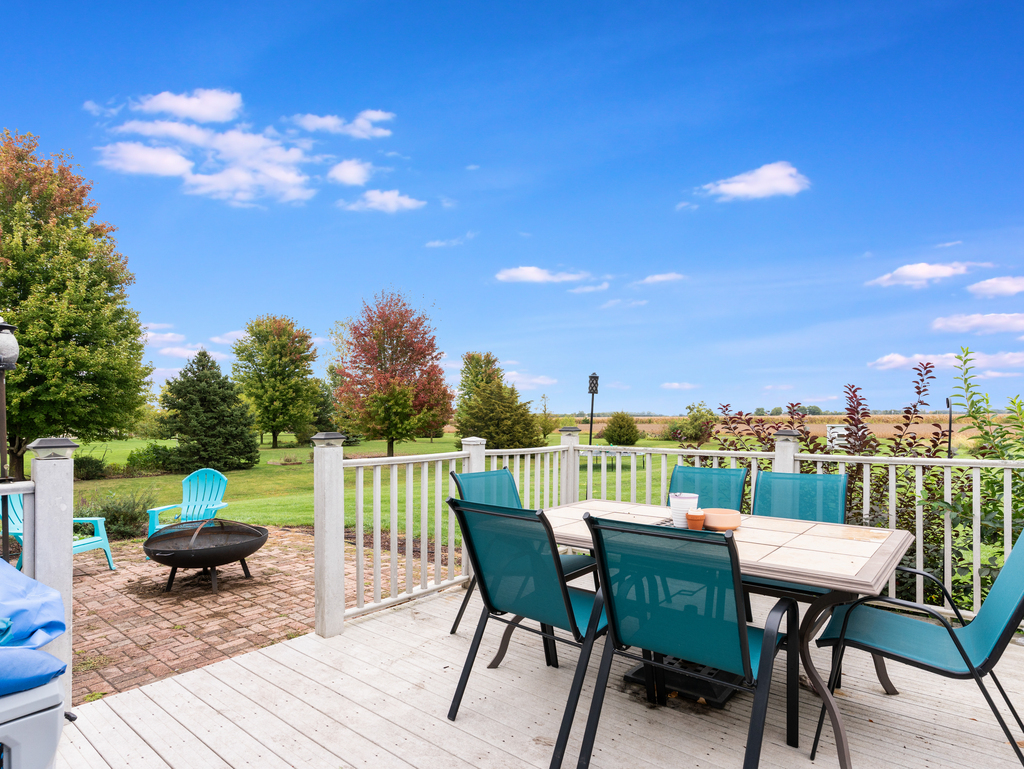 3964 East 2259th Road Serena, IL 60549 - Photo 6 of 36 a view of a chairs and table in patio