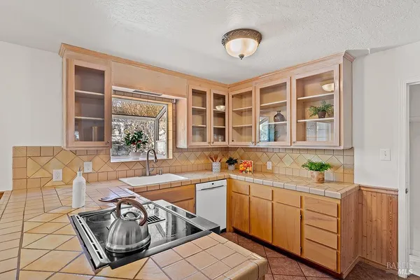 $689,000 | 201 Triplett Drive, Cloverdale, CA 95425