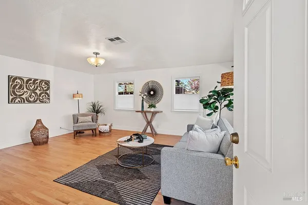 $689,000 | 201 Triplett Drive, Cloverdale, CA 95425