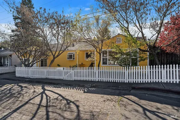 $689,000 | 201 Triplett Drive, Cloverdale, CA 95425