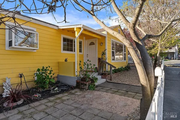 $689,000 | 201 Triplett Drive, Cloverdale, CA 95425