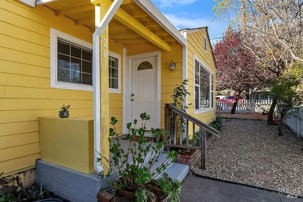 $689,000 | 201 Triplett Drive, Cloverdale, CA 95425