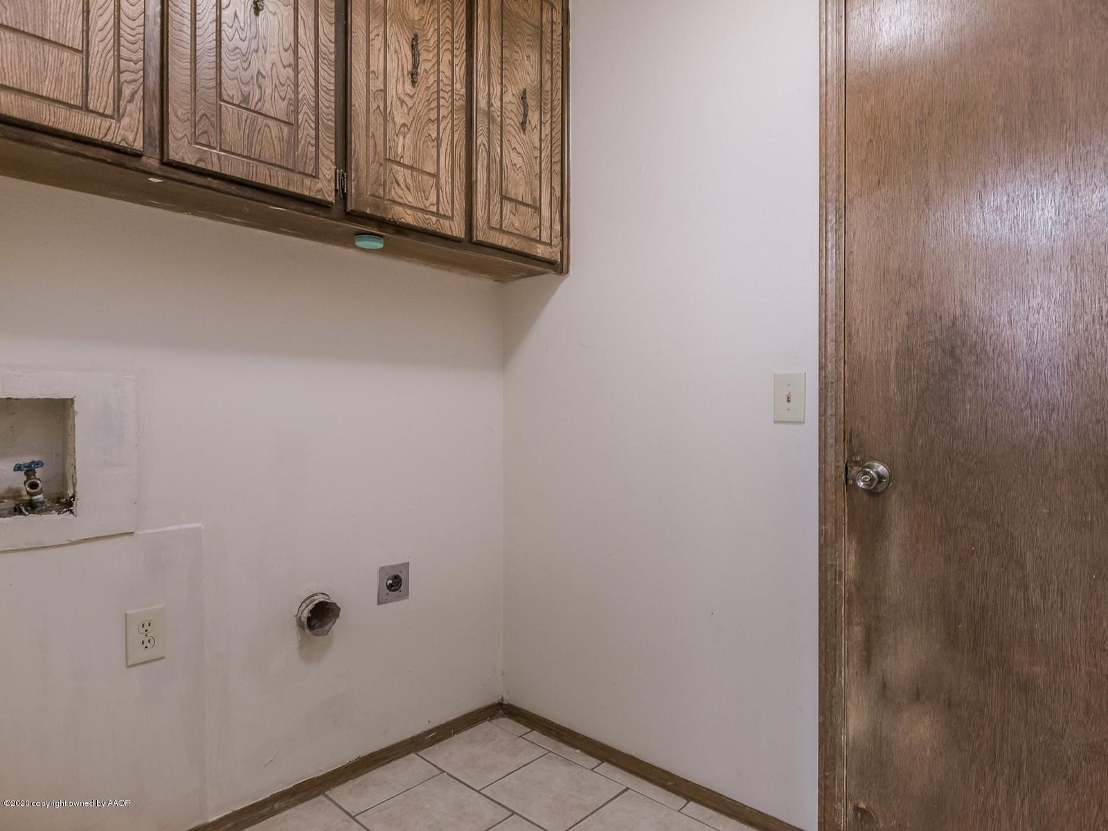5301 South Milam Street Amarillo, TX 79110 - Photo 10 of 21 a close up of a microwave