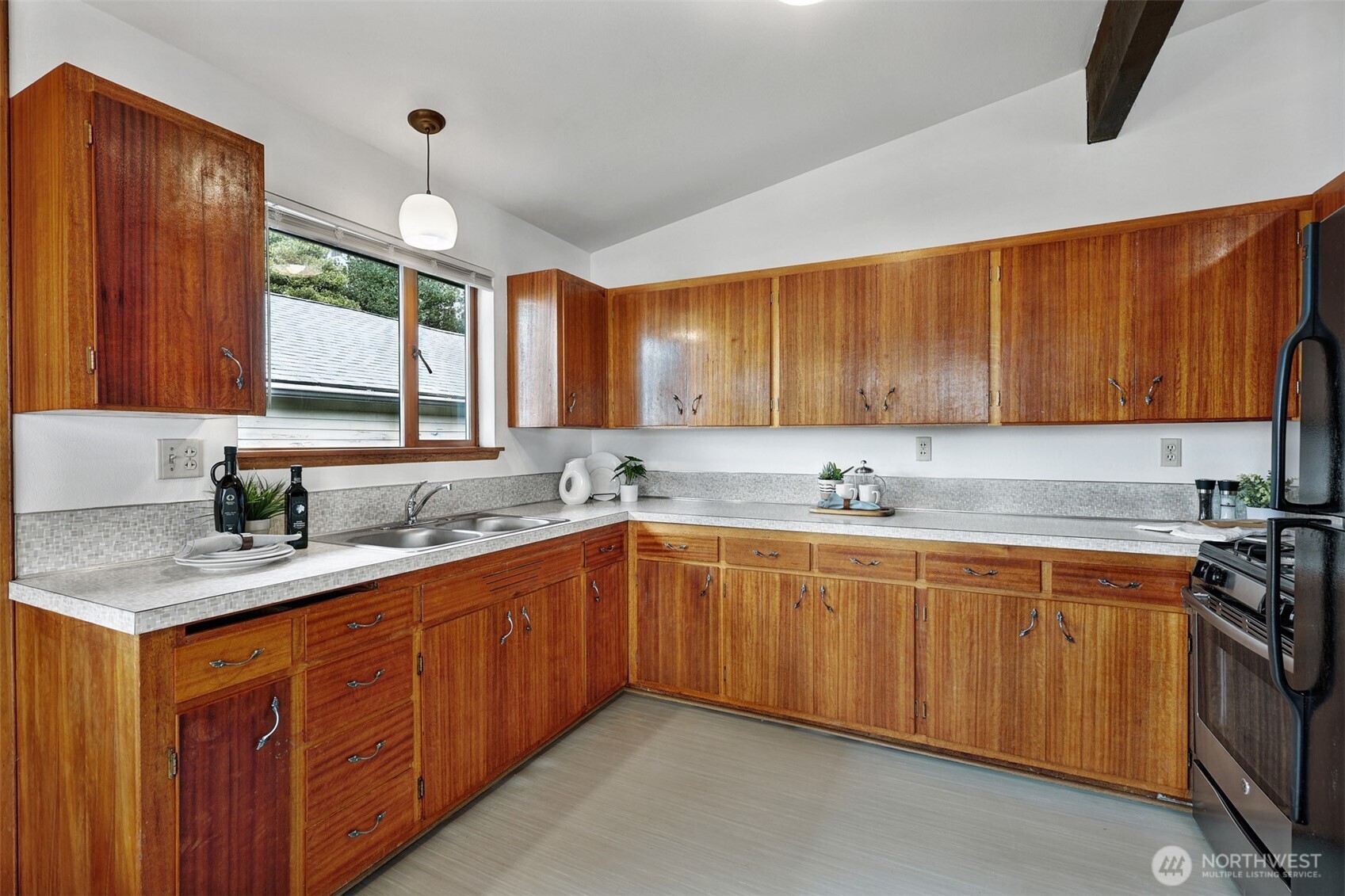 6317 Beach Drive Southwest Seattle, WA 98136 - Photo 14 of 37