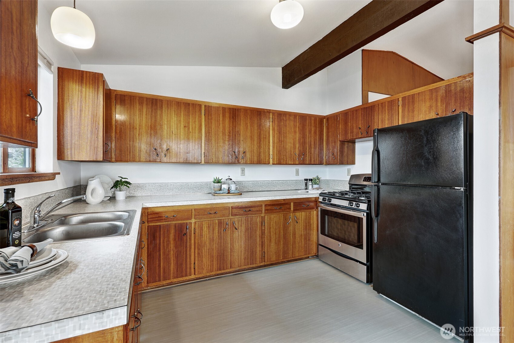 6317 Beach Drive Southwest Seattle, WA 98136 - Photo 15 of 37