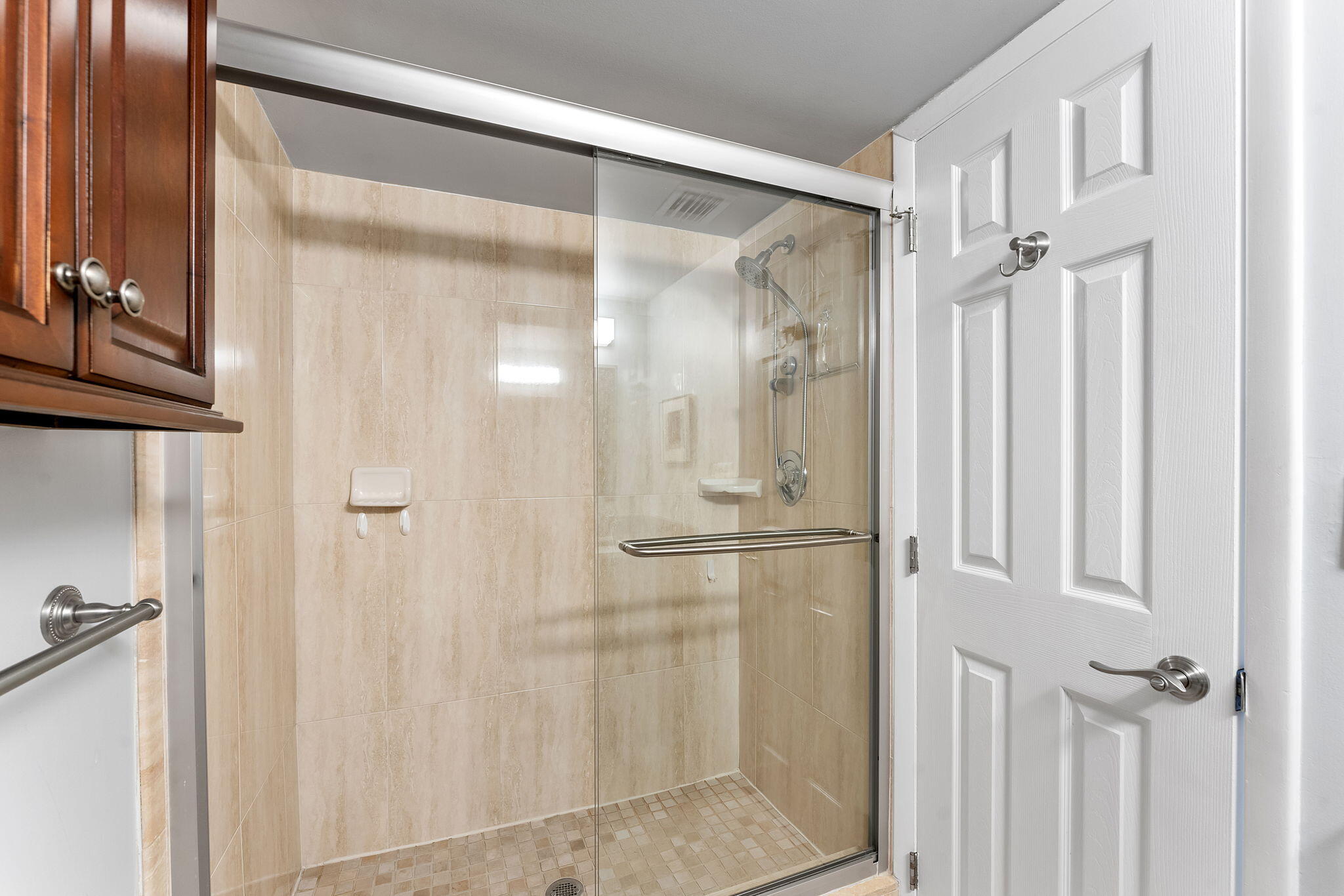 3930 Inverrary Boulevard, Unit 505D Lauderhill, FL 33319 - Photo 21 of 30 Bathroom 2