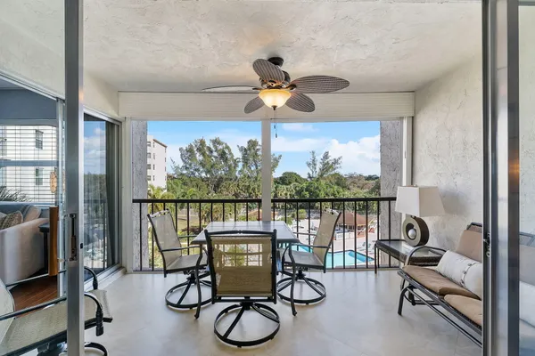 $169,000 | 3930 Inverrary Boulevard, Unit 505D, Lauderhill, FL 33319