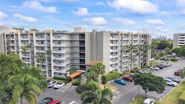 $169,000 | 3930 Inverrary Boulevard, Unit 505D, Lauderhill, FL 33319
