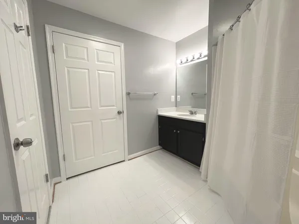 $2,600 | 1100 Quaker Hill Drive, Unit 421, Alexandria, VA 22314