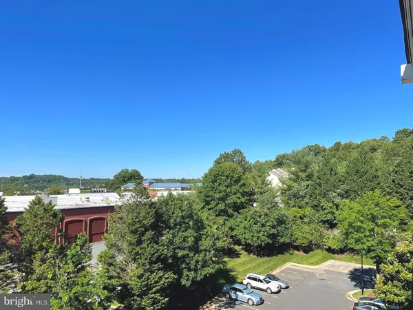 $2,600 | 1100 Quaker Hill Drive, Unit 421, Alexandria, VA 22314