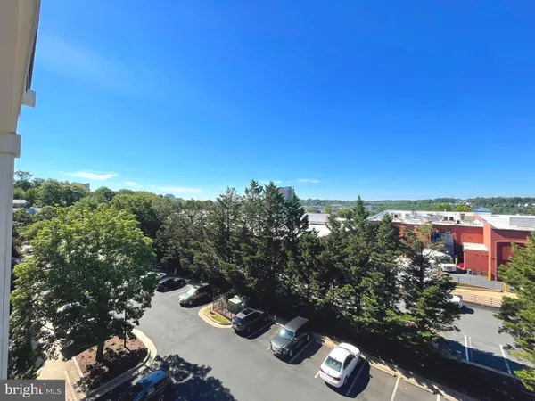 $2,600 | 1100 Quaker Hill Drive, Unit 421, Alexandria, VA 22314