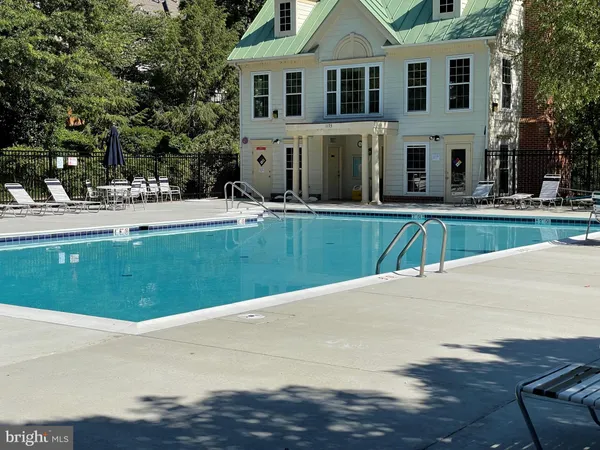 $2,600 | 1100 Quaker Hill Drive, Unit 421, Alexandria, VA 22314