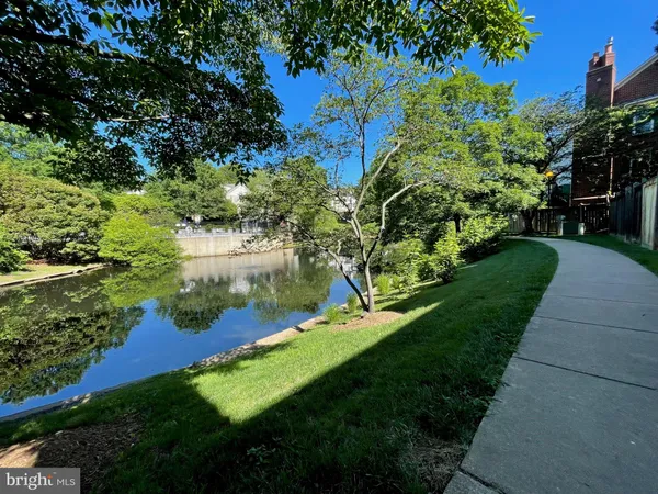 $2,600 | 1100 Quaker Hill Drive, Unit 421, Alexandria, VA 22314