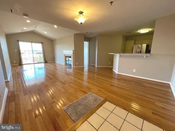 $2,600 | 1100 Quaker Hill Drive, Unit 421, Alexandria, VA 22314