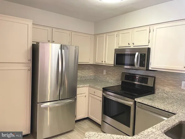 $2,600 | 1100 Quaker Hill Drive, Unit 421, Alexandria, VA 22314