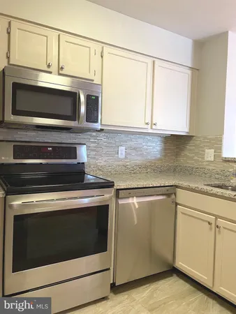 $2,600 | 1100 Quaker Hill Drive, Unit 421, Alexandria, VA 22314