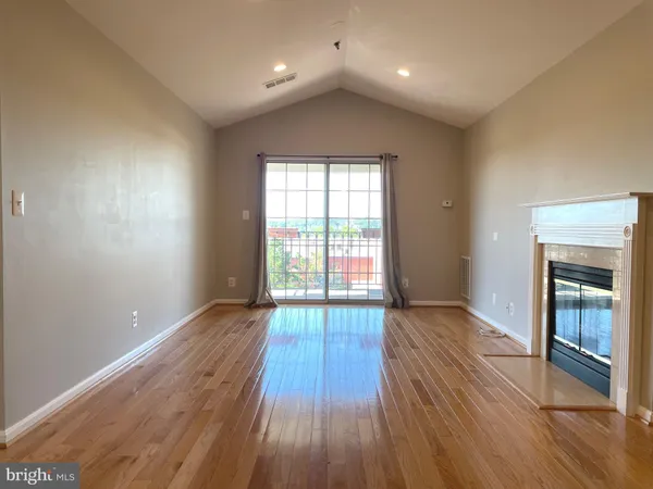 $2,600 | 1100 Quaker Hill Drive, Unit 421, Alexandria, VA 22314