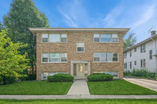 $1,300 | 233 South Highland Avenue, Unit LS, Arlington Heights, IL 60005