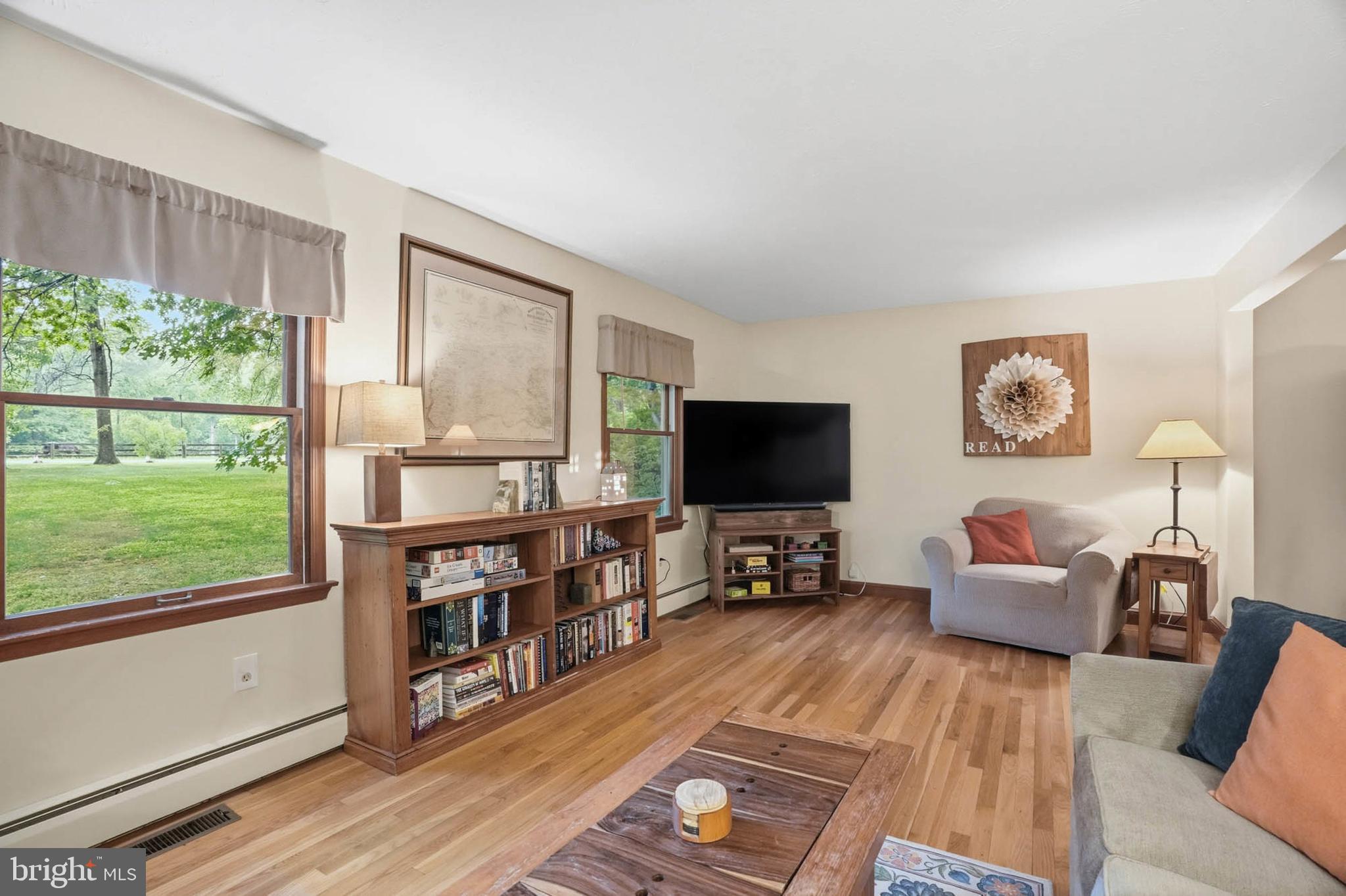 7049 Mink Hollow Road Highland, MD 20777 - Photo 26 of 72 Living room