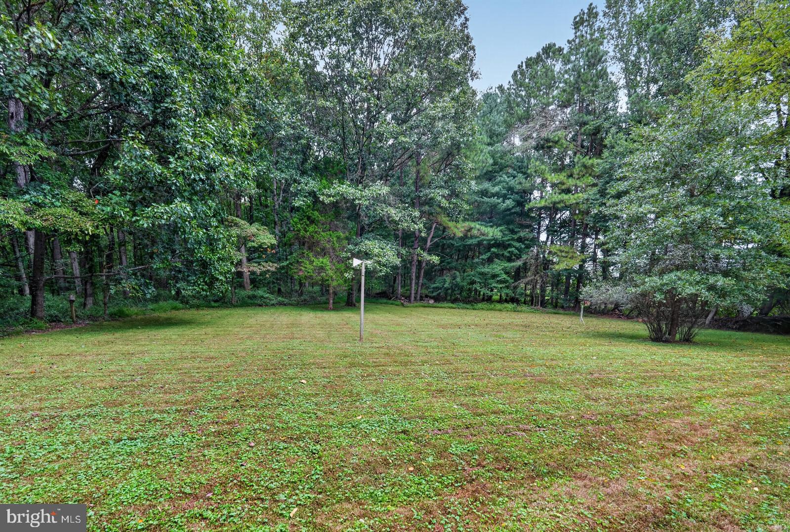 4915 Sundown Road Gaithersburg, MD 20882 - Photo 58 of 64 Expansive and flat back yard