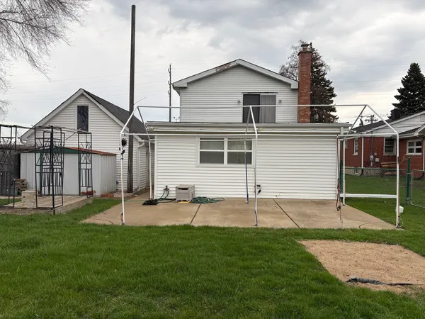 $2,500 | 980 County Line Road, Bensenville, IL 60106