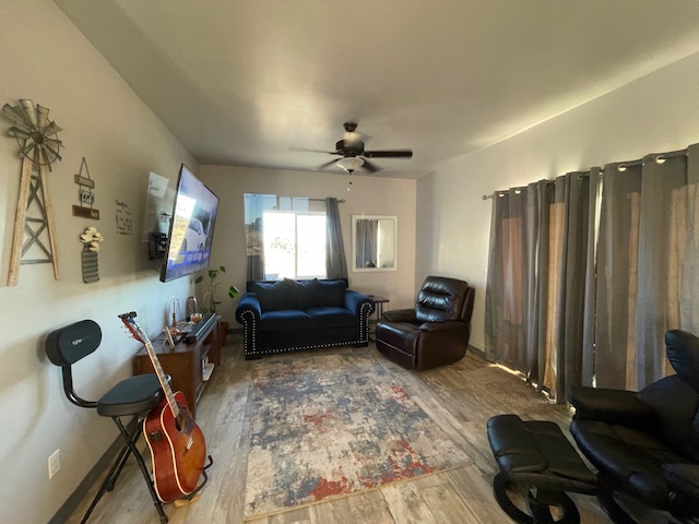11328 Kinard Road Yucca, AZ 86438 - Photo 17 of 40 a living room with furniture gym equipment and a chandelier