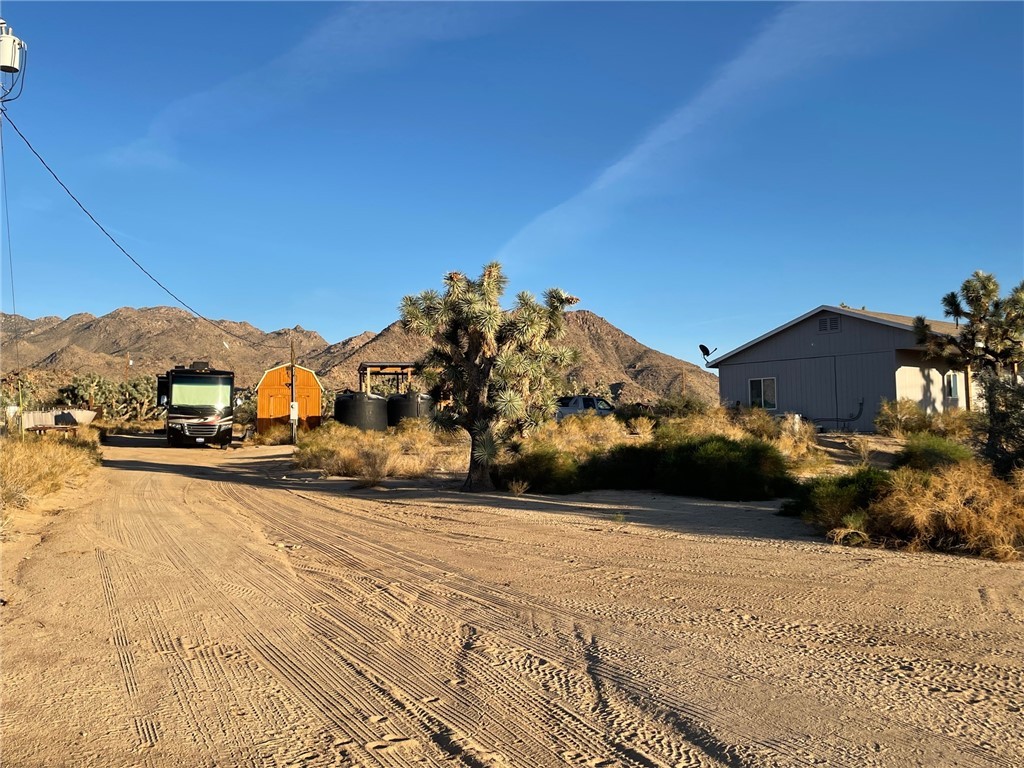 11328 Kinard Road Yucca, AZ 86438 - Photo 26 of 40 a view of outdoor space and yard