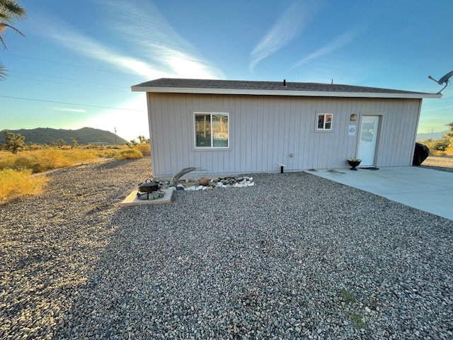 11328 Kinard Road Yucca, AZ 86438 - Photo 5 of 40 a view of a dry yard with mountain