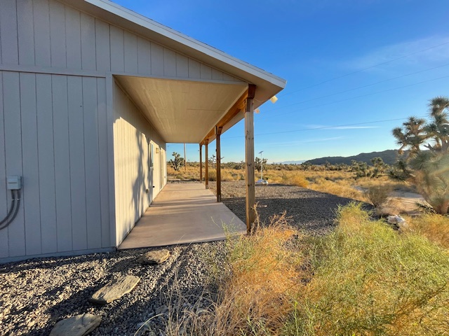 11328 Kinard Road Yucca, AZ 86438 - Photo 6 of 40 a view of a house with a yard