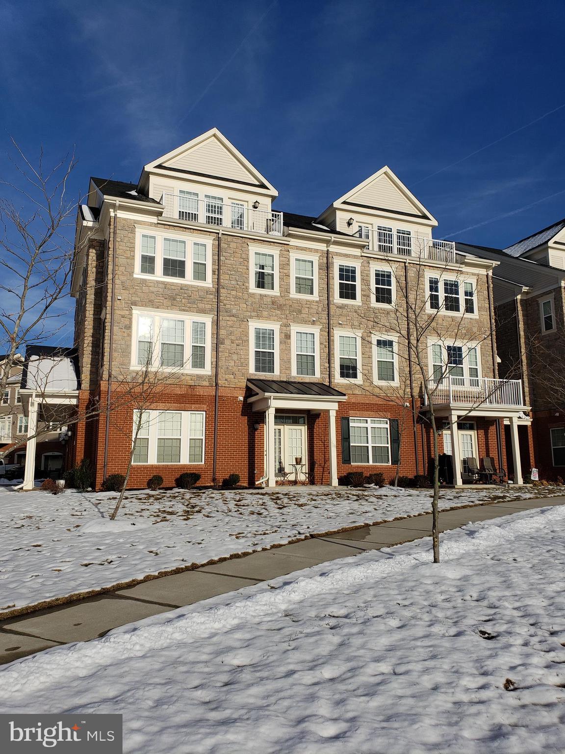 42573 Sunset Ridge Square, Unit 439 Ashburn, VA 20148 - Photo 2 of 41 Exterior Building Front- Unit on right