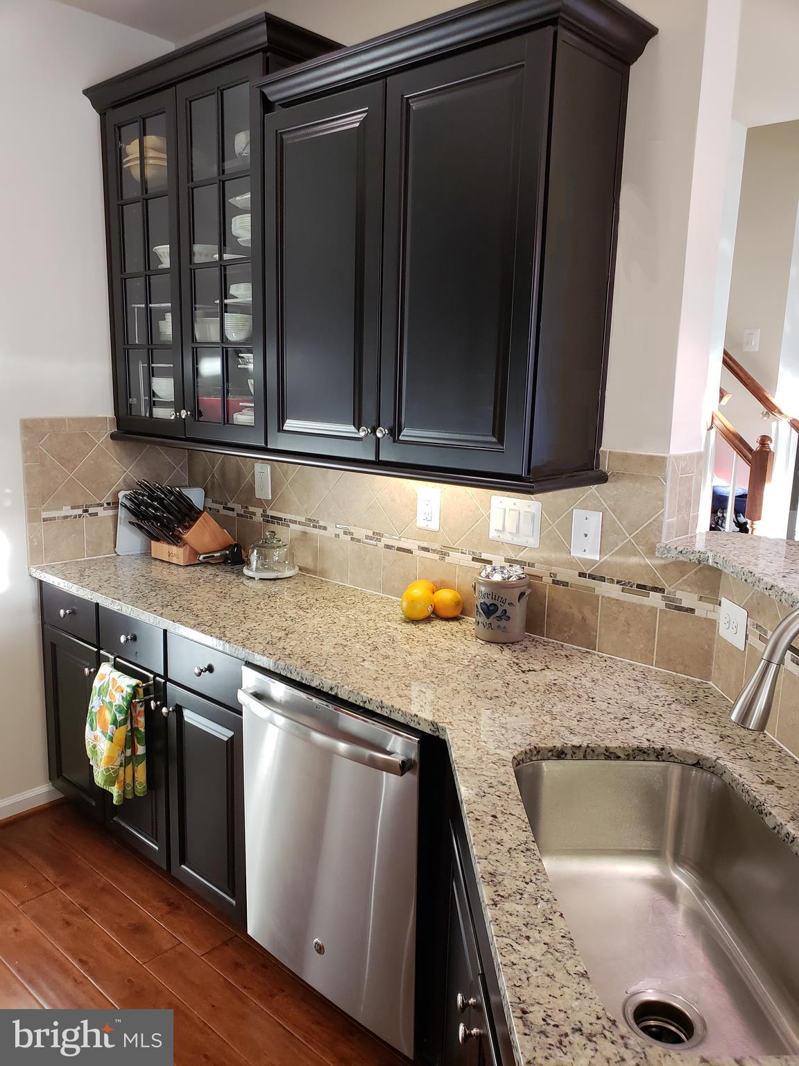 42573 Sunset Ridge Square, Unit 439 Ashburn, VA 20148 - Photo 12 of 41 Over Sized Stainless Steel Farm Sink