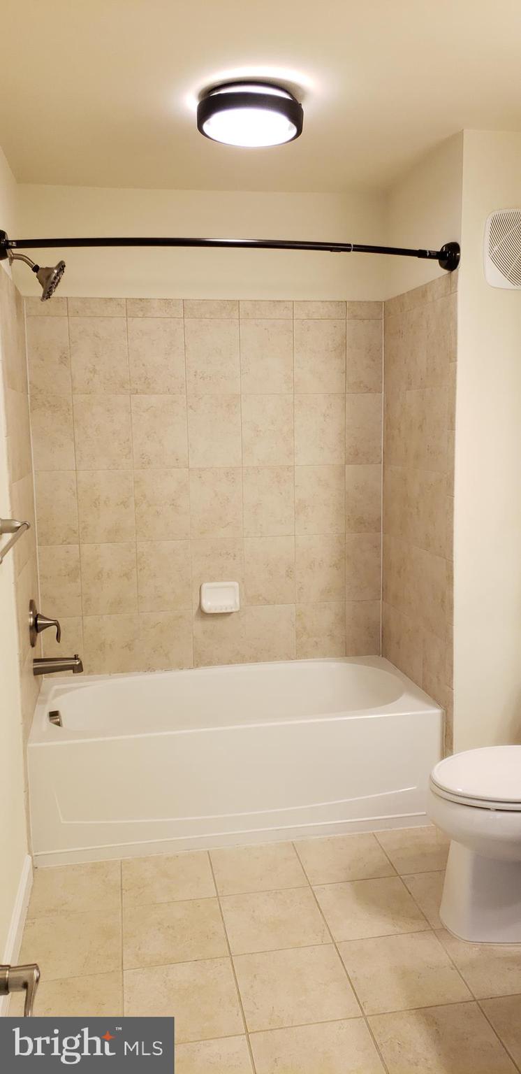 42573 Sunset Ridge Square, Unit 439 Ashburn, VA 20148 - Photo 30 of 41 Guest Bath View 2