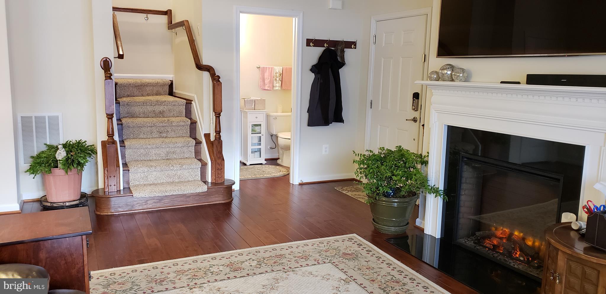 42573 Sunset Ridge Square, Unit 439 Ashburn, VA 20148 - Photo 5 of 41 Living Room