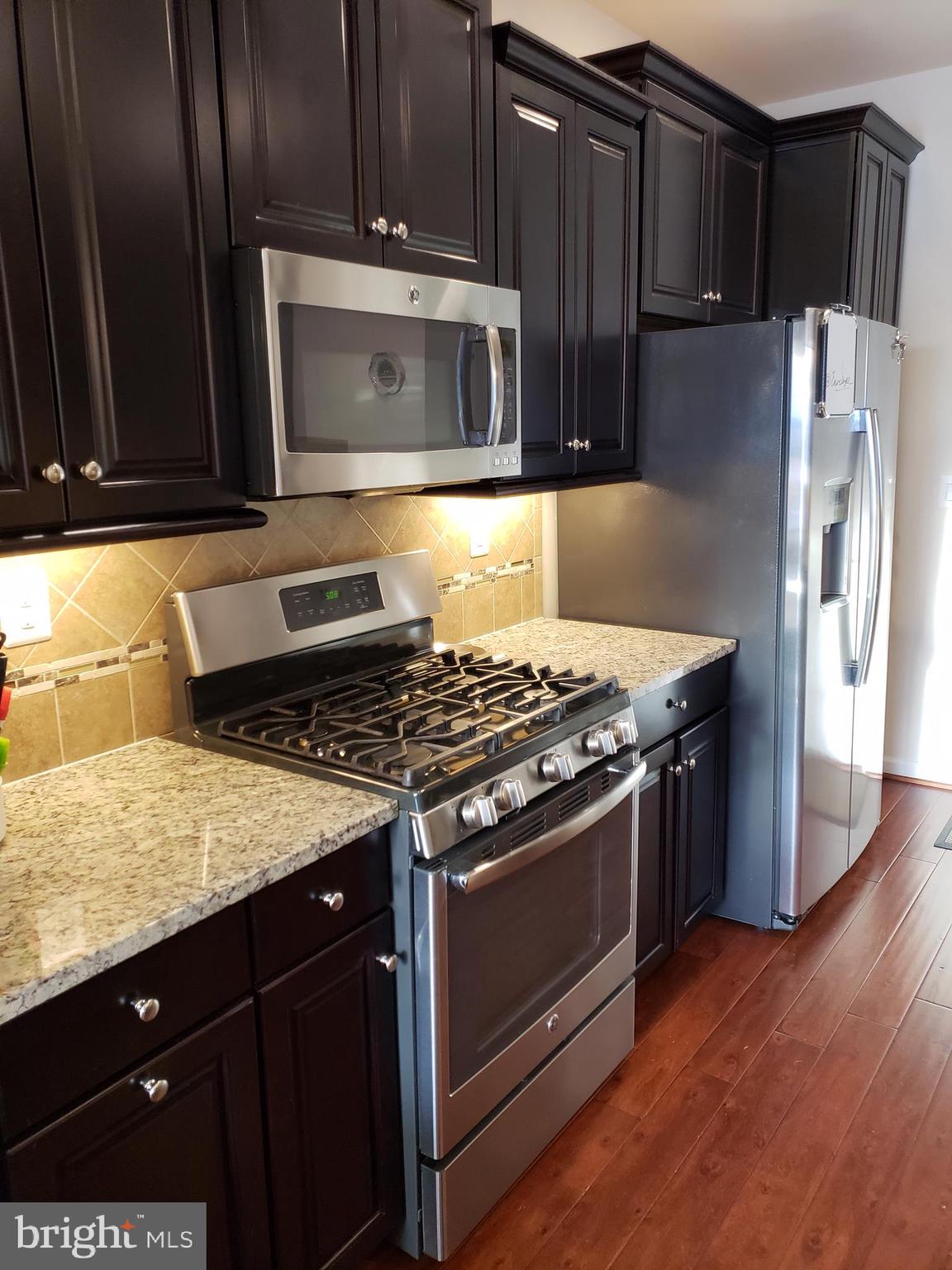 42573 Sunset Ridge Square, Unit 439 Ashburn, VA 20148 - Photo 10 of 41 Kitchen View 1- Gas Cooking- Built In Microwave