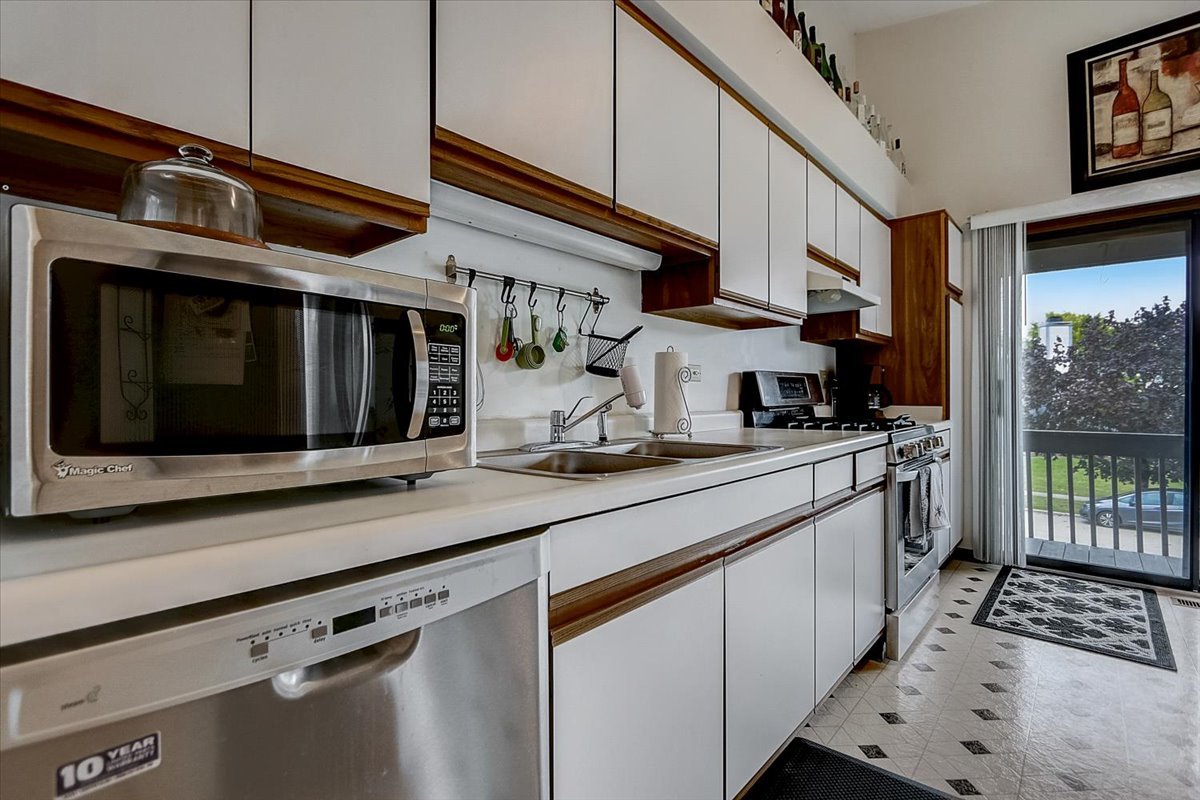 2317 Olde Mill Road Plainfield, IL 60586 - Photo 9 of 35 a kitchen with stainless steel appliances granite countertop a stove and cabinets
