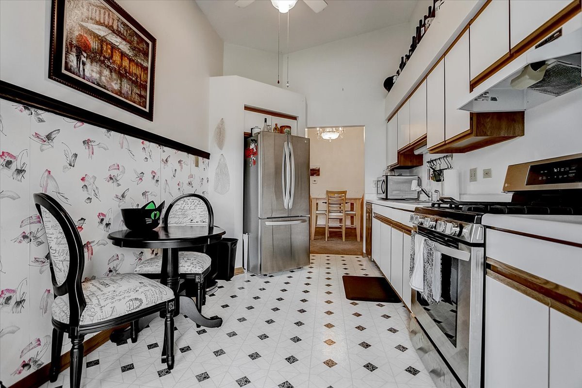 2317 Olde Mill Road Plainfield, IL 60586 - Photo 10 of 35 a kitchen with stainless steel appliances kitchen island granite countertop a refrigerator and a stove top oven
