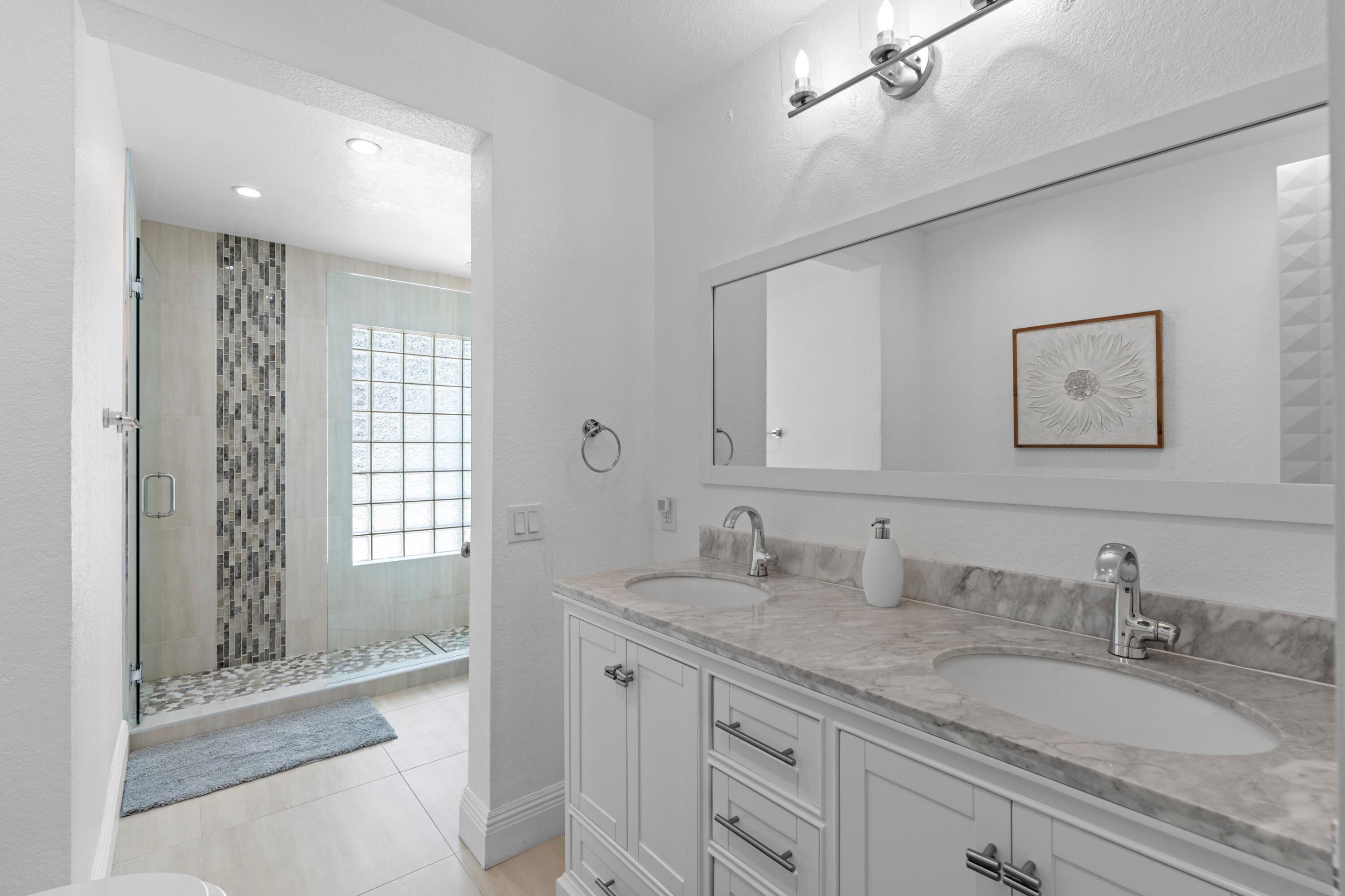 124 Oregon Lane Boca Raton, FL 33487 - Photo 12 of 39 Primary Bathroom
