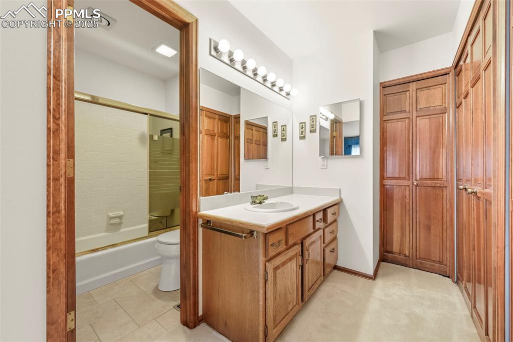 934 Fontmore Road, Unit C Colorado Springs, CO 80904 - Photo 25 of 37 a bathroom with a sink and mirror with bathtub