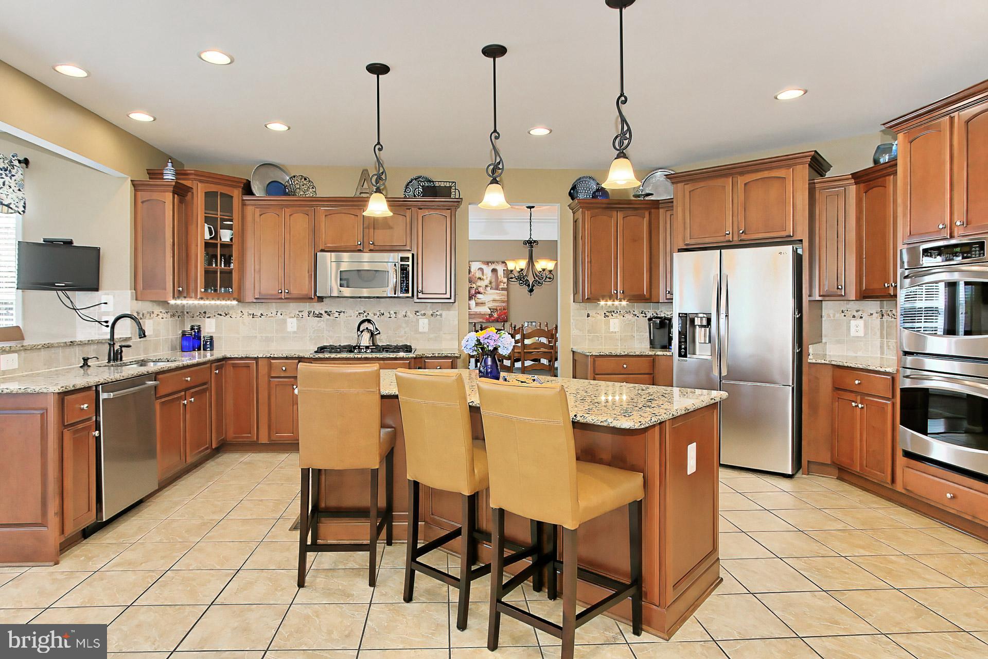 9335 Castle Hill Road Springfield, VA 22153 - Photo 11 of 53 Top of line gourmet kitchen, gas cooktop