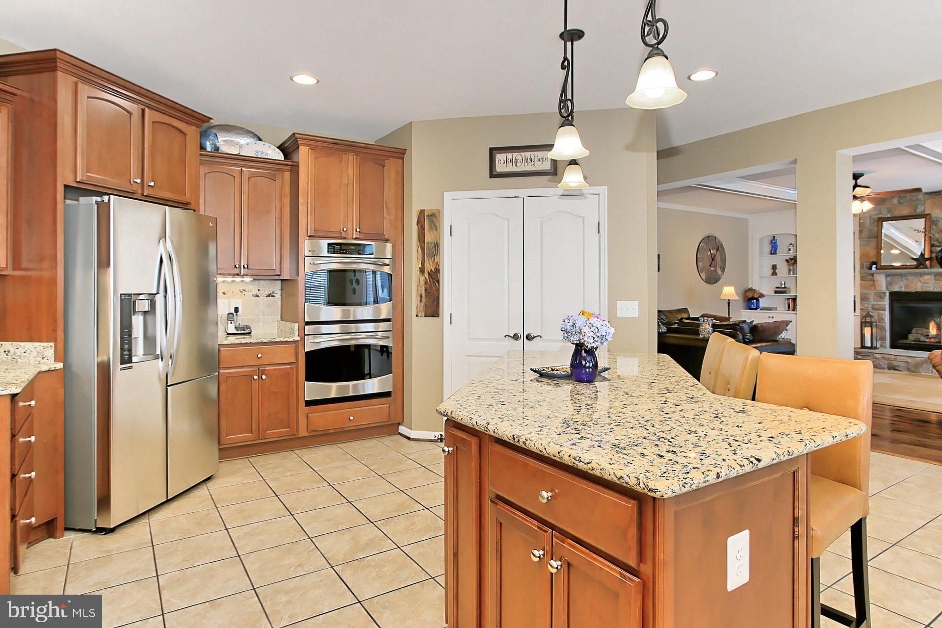 9335 Castle Hill Road Springfield, VA 22153 - Photo 12 of 53 Double ovens, bosch diswasher, newer fridge