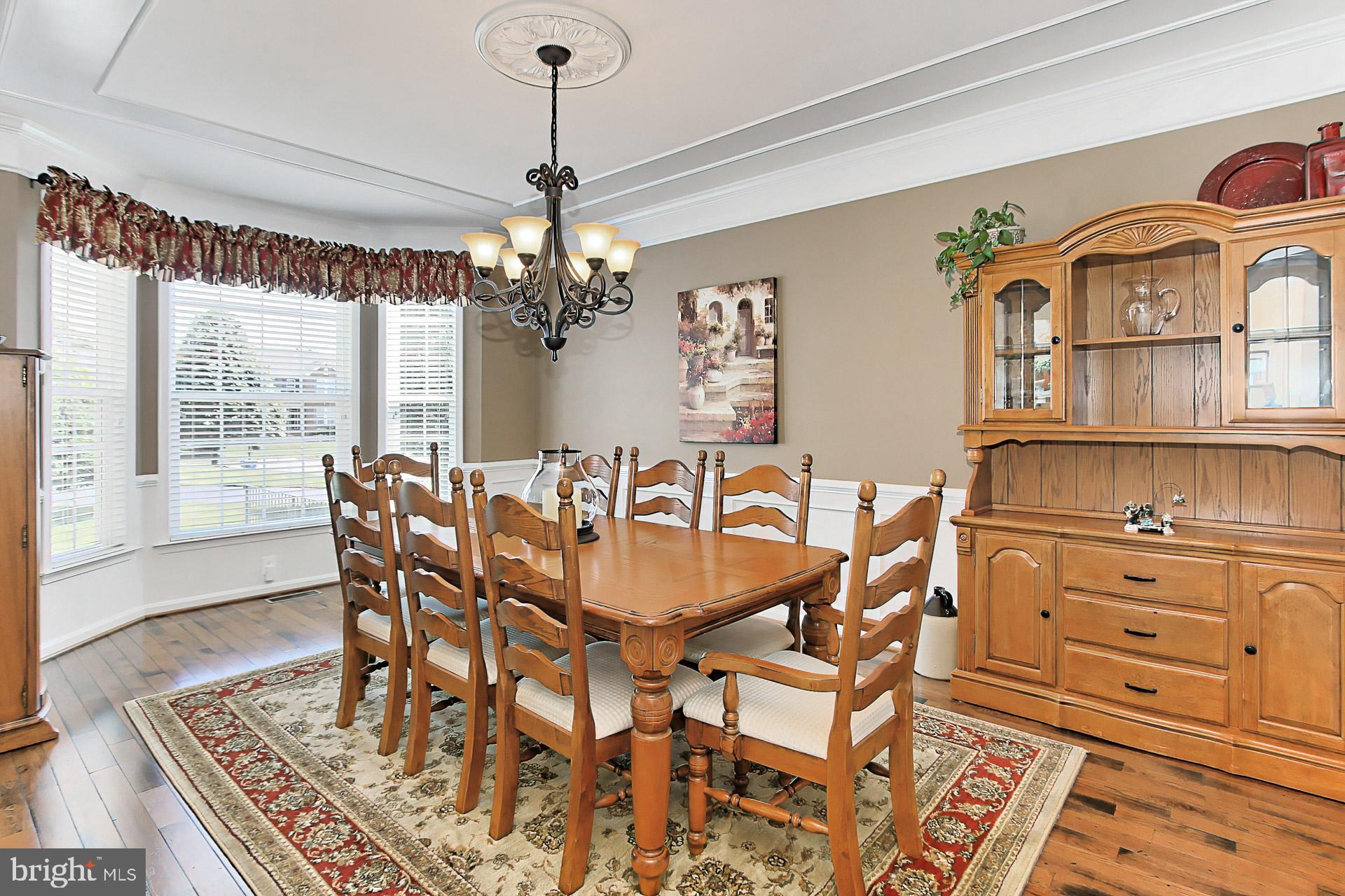 9335 Castle Hill Road Springfield, VA 22153 - Photo 22 of 53 Dining room with bay window