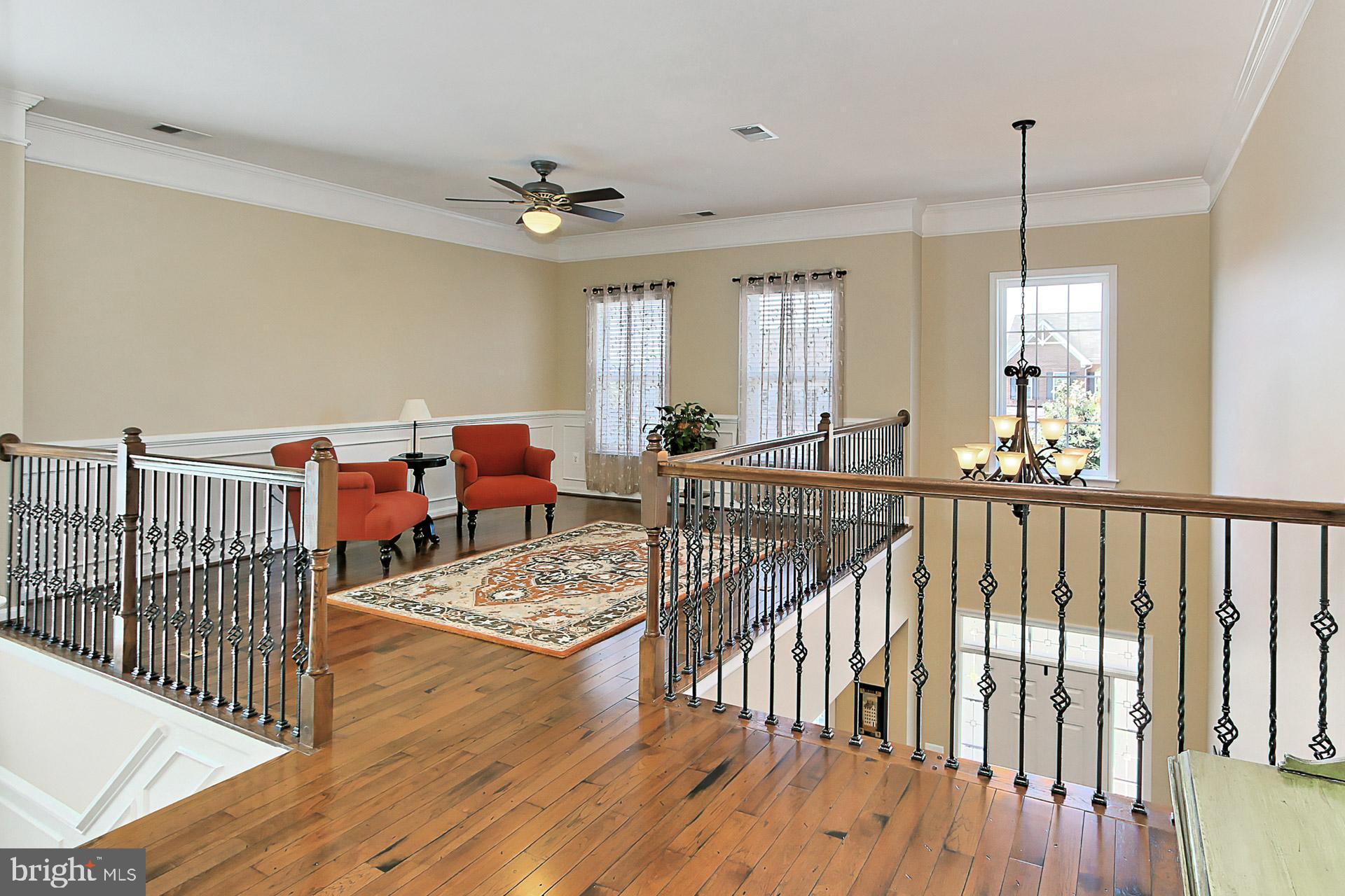 9335 Castle Hill Road Springfield, VA 22153 - Photo 26 of 53 Upper level landing area