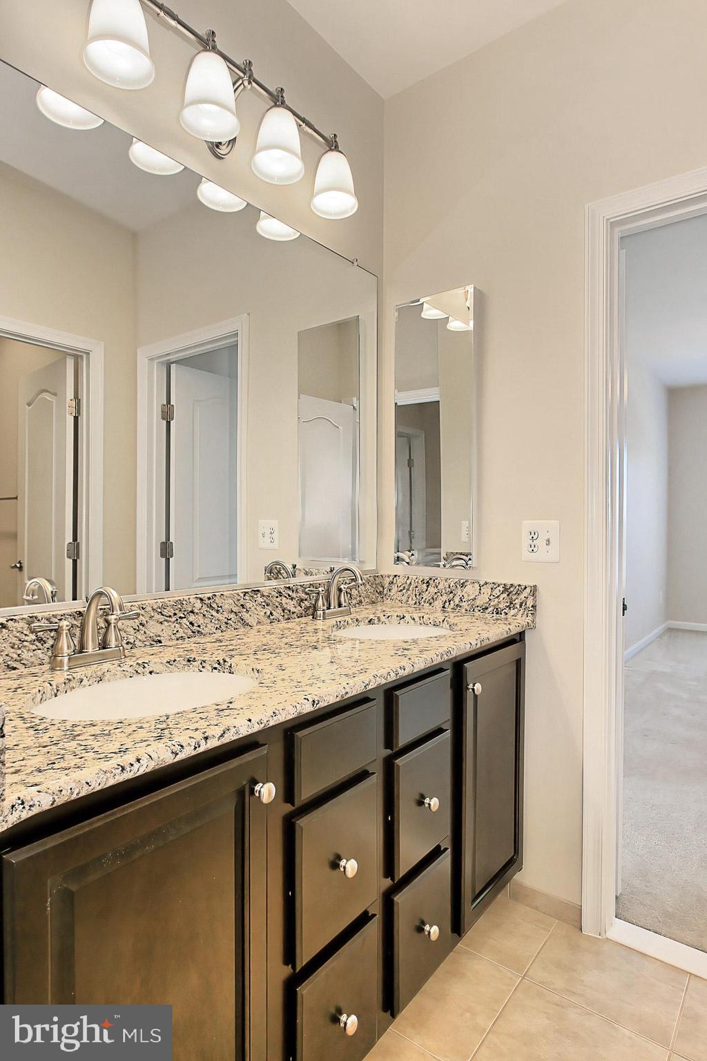 9335 Castle Hill Road Springfield, VA 22153 - Photo 38 of 53 Bathroom 3