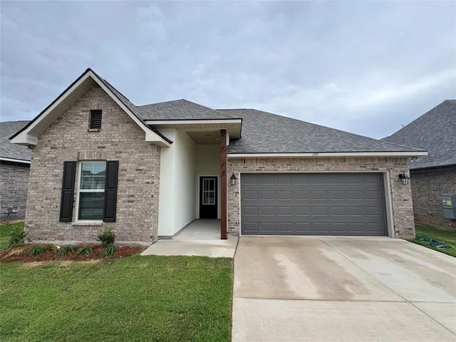 $2,100 | 305 Hendry Drive, Bossier City, LA 71111