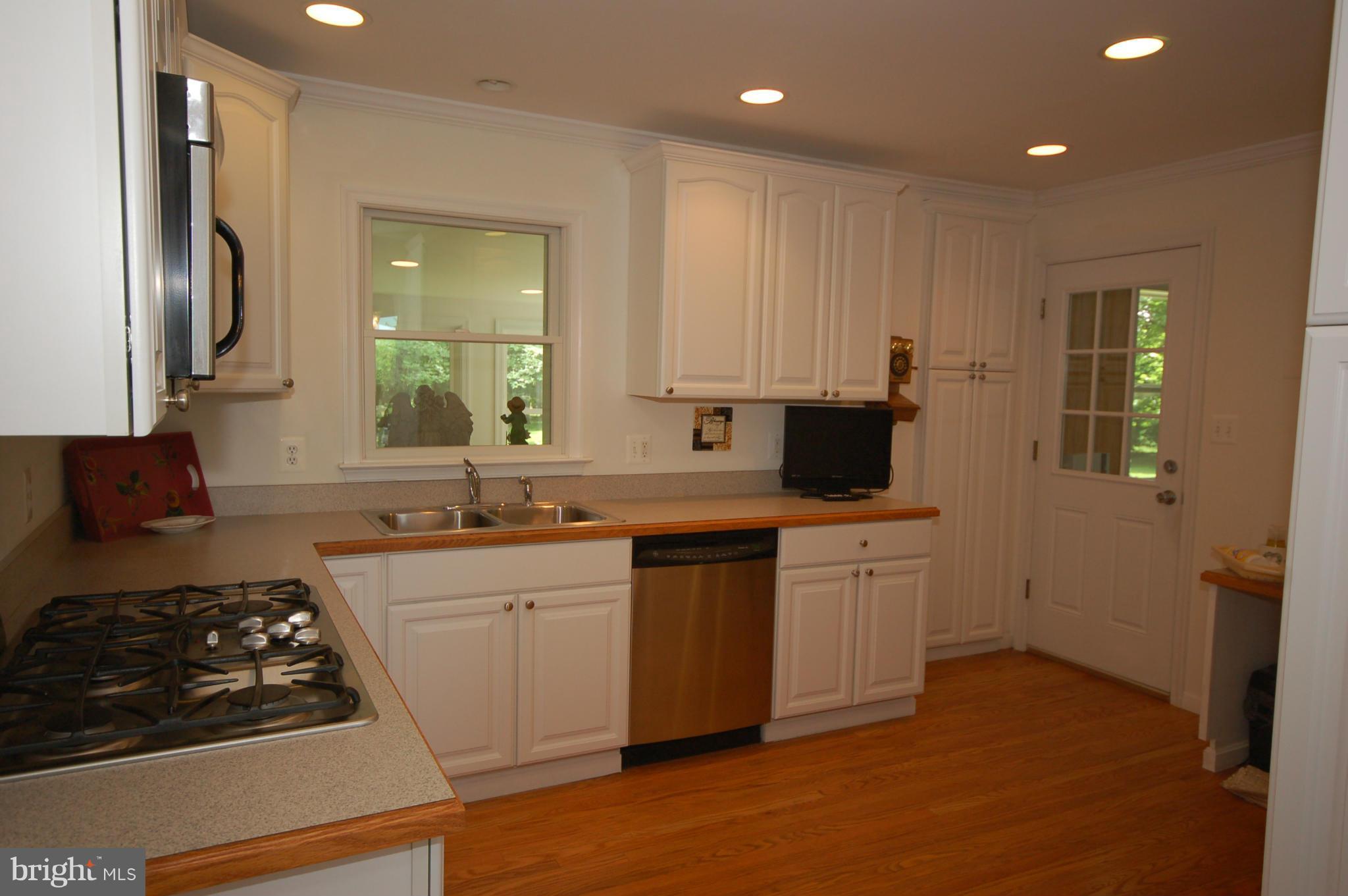 36437 Paxson Road Purcellville, VA 20132 - Photo 5 of 21 Kitchen