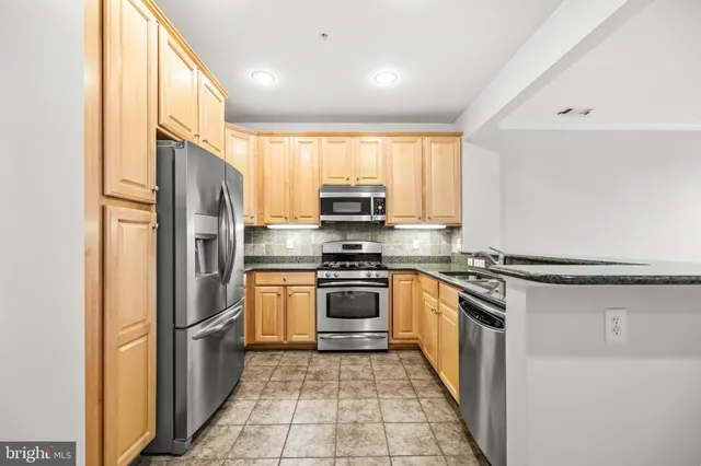 $2,800 | 400 Cameron Station Boulevard, Unit 113, Alexandria, VA 22304