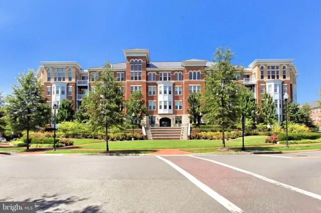 $2,800 | 400 Cameron Station Boulevard, Unit 113, Alexandria, VA 22304